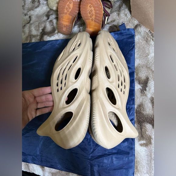 Adidas Yeezy Foam Runner Size 10 - Picture 2 of 11